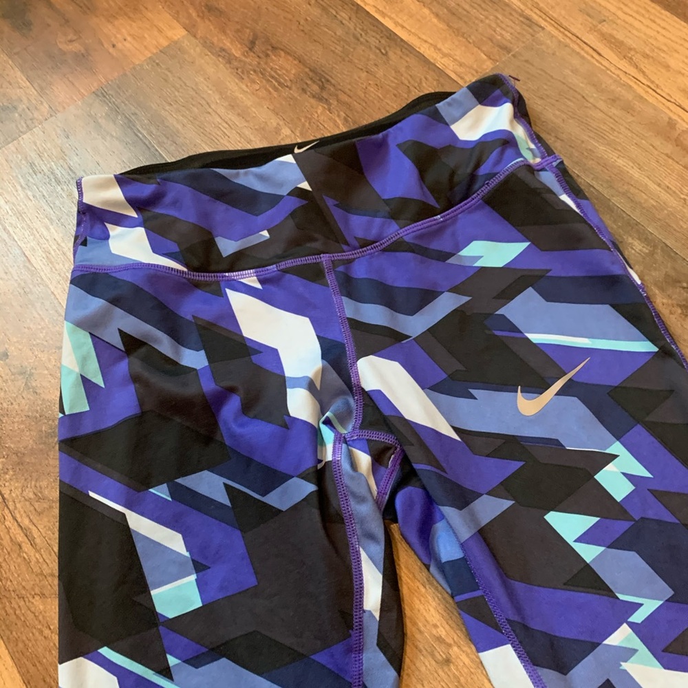 Nike Athletic Workout Running Patterned Capri Pan… - image 4